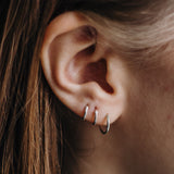 Minimalistische oorring 925 sterling zilver (zilveren oorringetje)